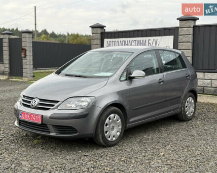 Фольксваген Гольф Плюс 2006 в Луцке на Automoto.ua Серый Фольксваген Гольф Плюс, объемом двигателя 1.6 л и пробегом 216 тыс. км за 4800 $, фото 2 на Automoto.ua