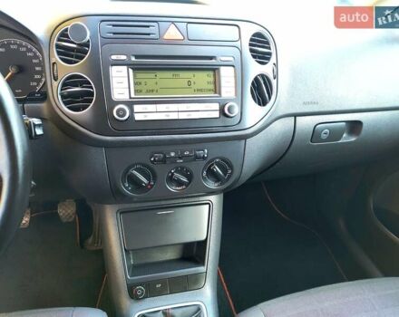 Сірий Фольксваген Golf Plus, об'ємом двигуна 1.4 л та пробігом 247 тис. км за 5100 $, фото 35 на Automoto.ua