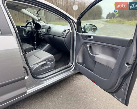 Серый Фольксваген Гольф Плюс, объемом двигателя 1.4 л и пробегом 226 тыс. км за 5300 $, фото 53 на Automoto.ua