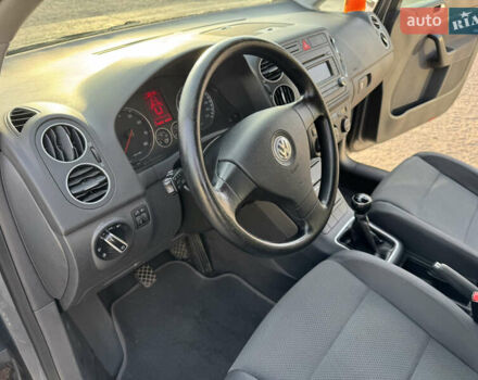 Серый Фольксваген Гольф Плюс, объемом двигателя 1.4 л и пробегом 174 тыс. км за 5650 $, фото 20 на Automoto.ua