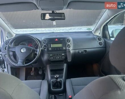 Серый Фольксваген Гольф Плюс, объемом двигателя 1.6 л и пробегом 198 тыс. км за 5100 $, фото 11 на Automoto.ua