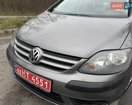 Серый Фольксваген Гольф Плюс, объемом двигателя 1.4 л и пробегом 226 тыс. км за 5300 $, фото 13 на Automoto.ua