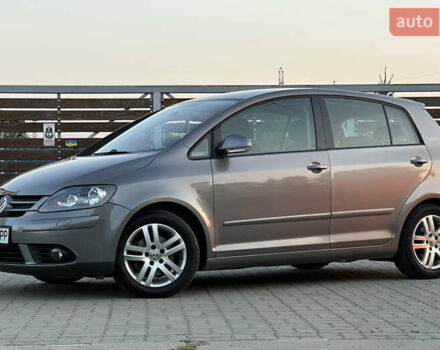 Сірий Фольксваген Golf Plus, об'ємом двигуна 1.6 л та пробігом 260 тис. км за 6799 $, фото 4 на Automoto.ua