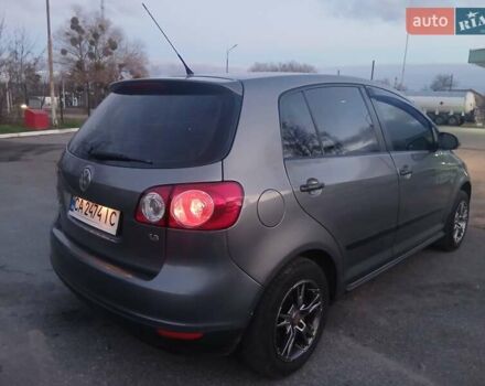 Серый Фольксваген Гольф Плюс, объемом двигателя 1.6 л и пробегом 240 тыс. км за 5999 $, фото 4 на Automoto.ua