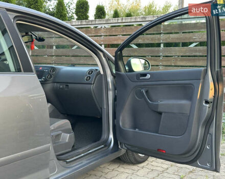 Сірий Фольксваген Golf Plus, об'ємом двигуна 1.6 л та пробігом 260 тис. км за 6799 $, фото 54 на Automoto.ua