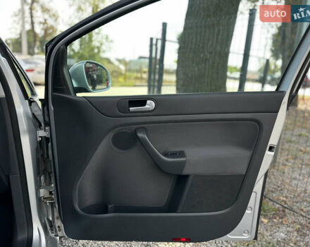 Серый Фольксваген Гольф Плюс, объемом двигателя 1.6 л и пробегом 221 тыс. км за 6400 $, фото 37 на Automoto.ua