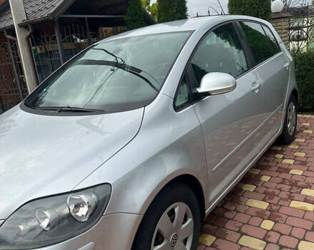 Серый Фольксваген Гольф Плюс, объемом двигателя 1.6 л и пробегом 250 тыс. км за 5300 $, фото 4 на Automoto.ua