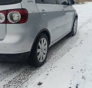 Серый Фольксваген Гольф Плюс, объемом двигателя 1.39 л и пробегом 254 тыс. км за 5800 $, фото 3 на Automoto.ua