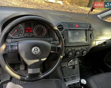 Серый Фольксваген Гольф Плюс, объемом двигателя 1.6 л и пробегом 333 тыс. км за 5650 $, фото 5 на Automoto.ua
