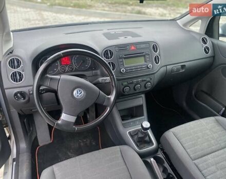 Серый Фольксваген Гольф Плюс, объемом двигателя 1.9 л и пробегом 216 тыс. км за 2950 $, фото 10 на Automoto.ua