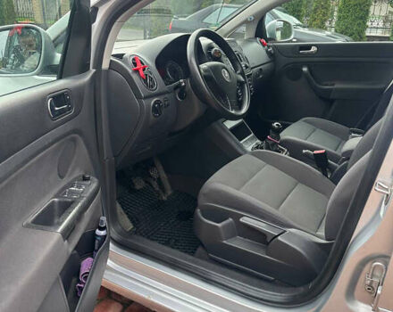 Серый Фольксваген Гольф Плюс, объемом двигателя 1.6 л и пробегом 250 тыс. км за 5300 $, фото 3 на Automoto.ua