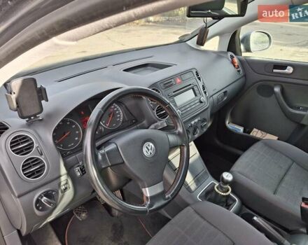 Серый Фольксваген Гольф Плюс, объемом двигателя 1.4 л и пробегом 227 тыс. км за 5500 $, фото 10 на Automoto.ua