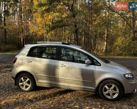 Серый Фольксваген Гольф Плюс, объемом двигателя 1.6 л и пробегом 333 тыс. км за 5650 $, фото 2 на Automoto.ua