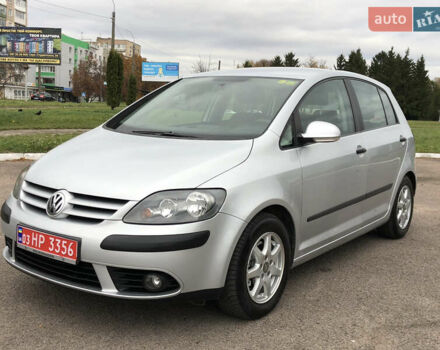 Серый Фольксваген Гольф Плюс, объемом двигателя 1.6 л и пробегом 202 тыс. км за 6800 $, фото 2 на Automoto.ua