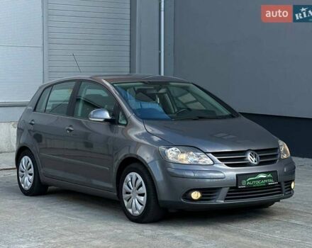 Серый Фольксваген Гольф Плюс, объемом двигателя 1.39 л и пробегом 212 тыс. км за 5500 $, фото 2 на Automoto.ua