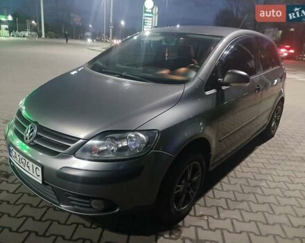 Серый Фольксваген Гольф Плюс, объемом двигателя 1.6 л и пробегом 240 тыс. км за 5999 $, фото 3 на Automoto.ua