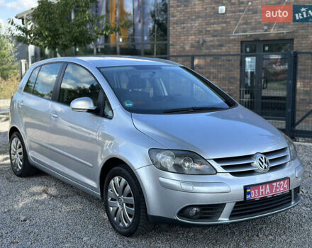 Серый Фольксваген Гольф Плюс, объемом двигателя 1.6 л и пробегом 221 тыс. км за 6400 $, фото 2 на Automoto.ua