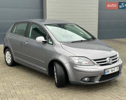 Серый Фольксваген Гольф Плюс, объемом двигателя 1.6 л и пробегом 215 тыс. км за 5499 $, фото 4 на Automoto.ua