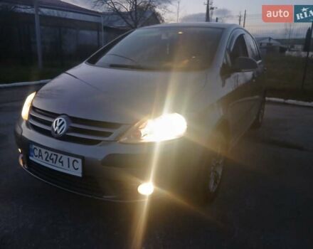 Серый Фольксваген Гольф Плюс, объемом двигателя 1.6 л и пробегом 240 тыс. км за 5999 $, фото 6 на Automoto.ua