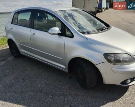 Серый Фольксваген Гольф Плюс, объемом двигателя 1.39 л и пробегом 270 тыс. км за 5500 $, фото 9 на Automoto.ua