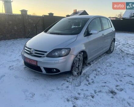 Серый Фольксваген Гольф Плюс, объемом двигателя 1.6 л и пробегом 198 тыс. км за 5100 $, фото 2 на Automoto.ua