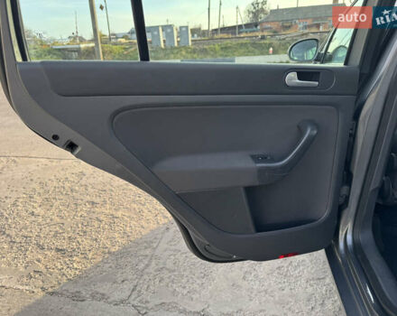 Серый Фольксваген Гольф Плюс, объемом двигателя 1.4 л и пробегом 174 тыс. км за 5650 $, фото 18 на Automoto.ua