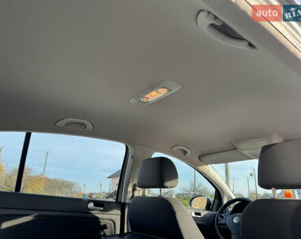 Серый Фольксваген Гольф Плюс, объемом двигателя 1.4 л и пробегом 174 тыс. км за 5650 $, фото 15 на Automoto.ua