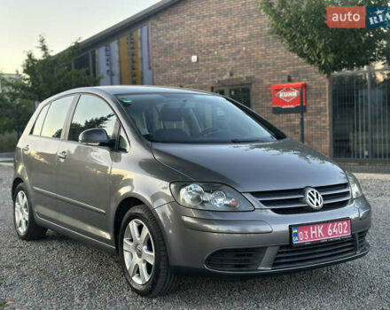 Серый Фольксваген Гольф Плюс, объемом двигателя 1.6 л и пробегом 202 тыс. км за 6500 $, фото 2 на Automoto.ua