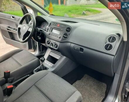Серый Фольксваген Гольф Плюс, объемом двигателя 1.6 л и пробегом 212 тыс. км за 6100 $, фото 63 на Automoto.ua