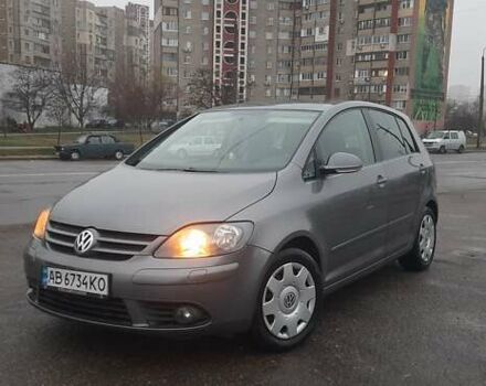 Серый Фольксваген Гольф Плюс, объемом двигателя 1.6 л и пробегом 202 тыс. км за 5650 $, фото 3 на Automoto.ua