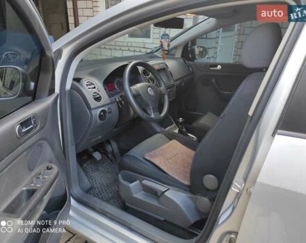 Серый Фольксваген Гольф Плюс, объемом двигателя 1.6 л и пробегом 272 тыс. км за 6500 $, фото 2 на Automoto.ua