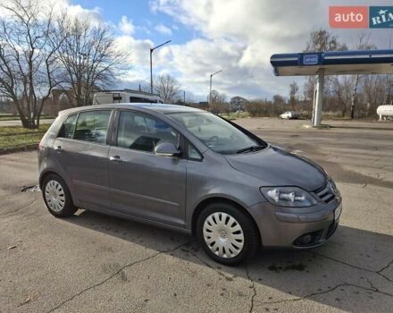 Серый Фольксваген Гольф Плюс, объемом двигателя 1.4 л и пробегом 227 тыс. км за 5500 $, фото 2 на Automoto.ua