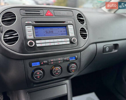 Серый Фольксваген Гольф Плюс, объемом двигателя 1.6 л и пробегом 220 тыс. км за 6190 $, фото 67 на Automoto.ua