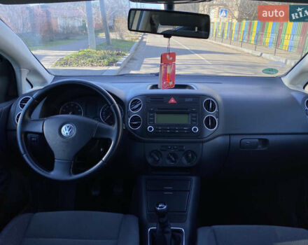 Серый Фольксваген Гольф Плюс, объемом двигателя 1.6 л и пробегом 202 тыс. км за 5800 $, фото 7 на Automoto.ua