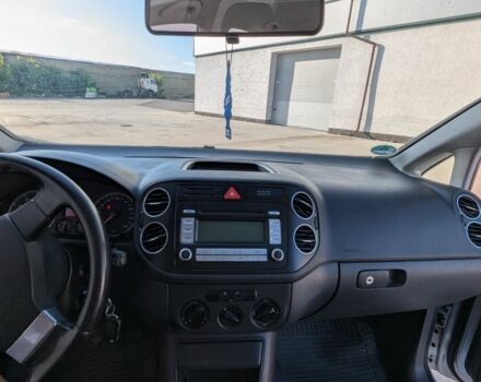 Серый Фольксваген Гольф Плюс, объемом двигателя 1.6 л и пробегом 181 тыс. км за 5550 $, фото 9 на Automoto.ua