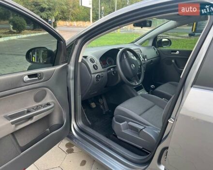 Серый Фольксваген Гольф Плюс, объемом двигателя 1.6 л и пробегом 142 тыс. км за 6500 $, фото 18 на Automoto.ua