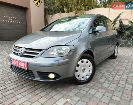 Серый Фольксваген Гольф Плюс, объемом двигателя 1.6 л и пробегом 106 тыс. км за 7300 $, фото 2 на Automoto.ua