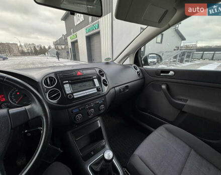 Серый Фольксваген Гольф Плюс, объемом двигателя 1.6 л и пробегом 192 тыс. км за 6200 $, фото 45 на Automoto.ua