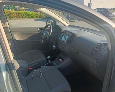 Серый Фольксваген Гольф Плюс, объемом двигателя 1.6 л и пробегом 227 тыс. км за 5999 $, фото 2 на Automoto.ua