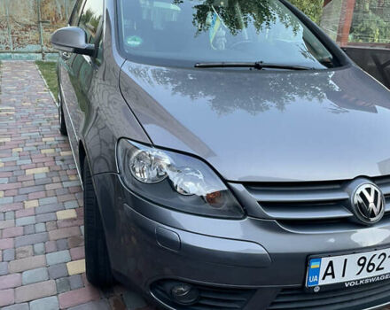 Серый Фольксваген Гольф Плюс, объемом двигателя 1.6 л и пробегом 184 тыс. км за 8000 $, фото 2 на Automoto.ua