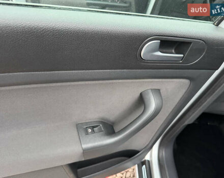 Серый Фольксваген Гольф Плюс, объемом двигателя 1.6 л и пробегом 220 тыс. км за 6190 $, фото 44 на Automoto.ua