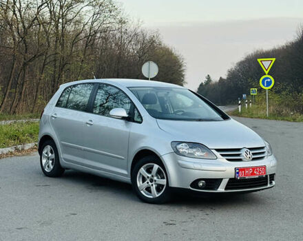 Серый Фольксваген Гольф Плюс, объемом двигателя 1.6 л и пробегом 180 тыс. км за 5699 $, фото 2 на Automoto.ua