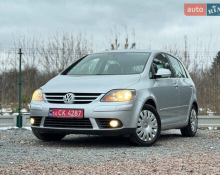 Серый Фольксваген Гольф Плюс, объемом двигателя 1.6 л и пробегом 220 тыс. км за 6190 $, фото 2 на Automoto.ua