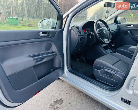 Серый Фольксваген Гольф Плюс, объемом двигателя 1.6 л и пробегом 180 тыс. км за 5699 $, фото 21 на Automoto.ua