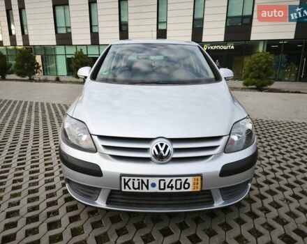 Серый Фольксваген Гольф Плюс, объемом двигателя 1.6 л и пробегом 163 тыс. км за 6900 $, фото 2 на Automoto.ua