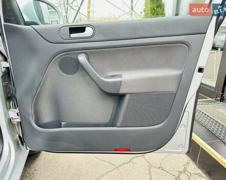 Серый Фольксваген Гольф Плюс, объемом двигателя 1.6 л и пробегом 183 тыс. км за 7200 $, фото 24 на Automoto.ua