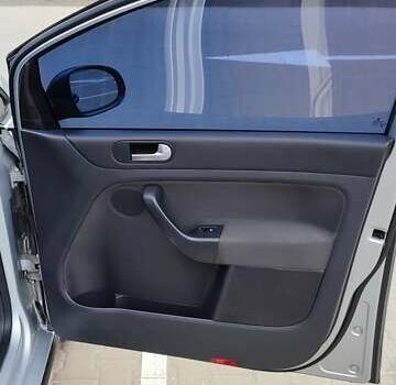 Серый Фольксваген Гольф Плюс, объемом двигателя 1.6 л и пробегом 240 тыс. км за 5999 $, фото 3 на Automoto.ua