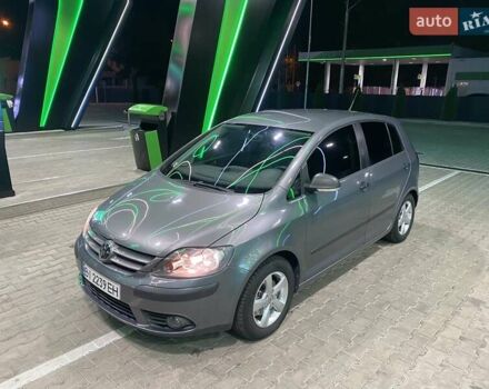 Серый Фольксваген Гольф Плюс, объемом двигателя 1.6 л и пробегом 142 тыс. км за 6500 $, фото 5 на Automoto.ua