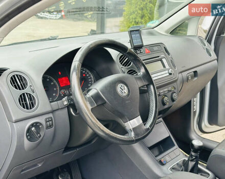 Серый Фольксваген Гольф Плюс, объемом двигателя 1.6 л и пробегом 183 тыс. км за 7200 $, фото 13 на Automoto.ua