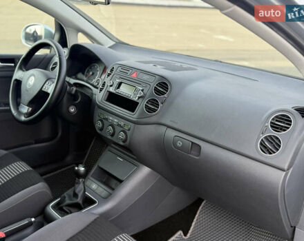 Серый Фольксваген Гольф Плюс, объемом двигателя 1.39 л и пробегом 252 тыс. км за 5900 $, фото 16 на Automoto.ua